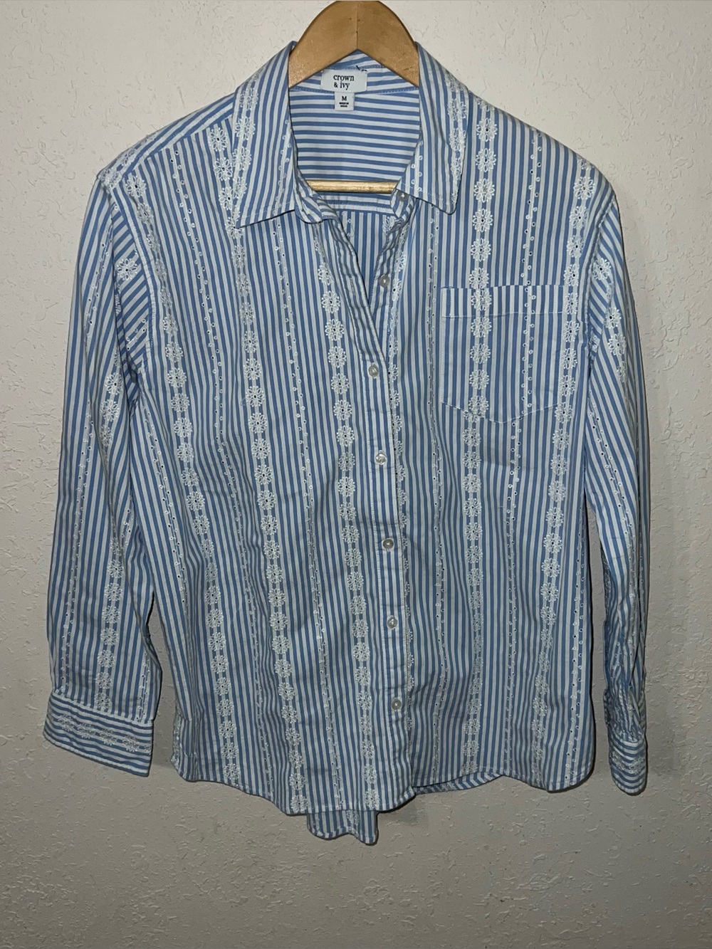 Crown & Ivy Button Down Shirt Womens Medium Blue White Striped Eyelet Floral